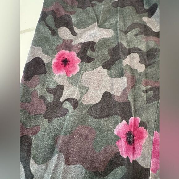 Cloth & Stone Camouflage Pants with Pink Floral Accents from Anthropologie - Picture 4 of 8